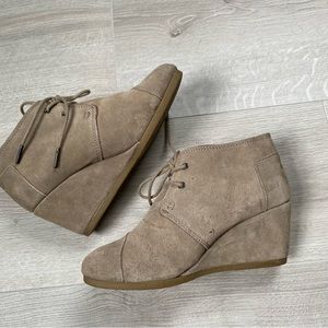 Toms shoes Women Wedge Suede Ankle Booties | Size: 6.5
